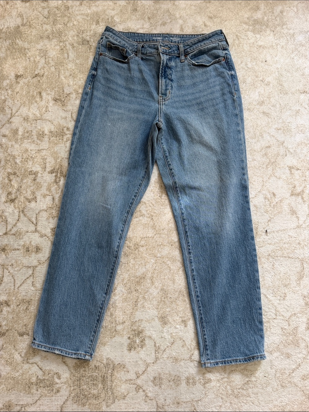 Old Navy Women's Straight-Leg Jeans in Light Blue Wash